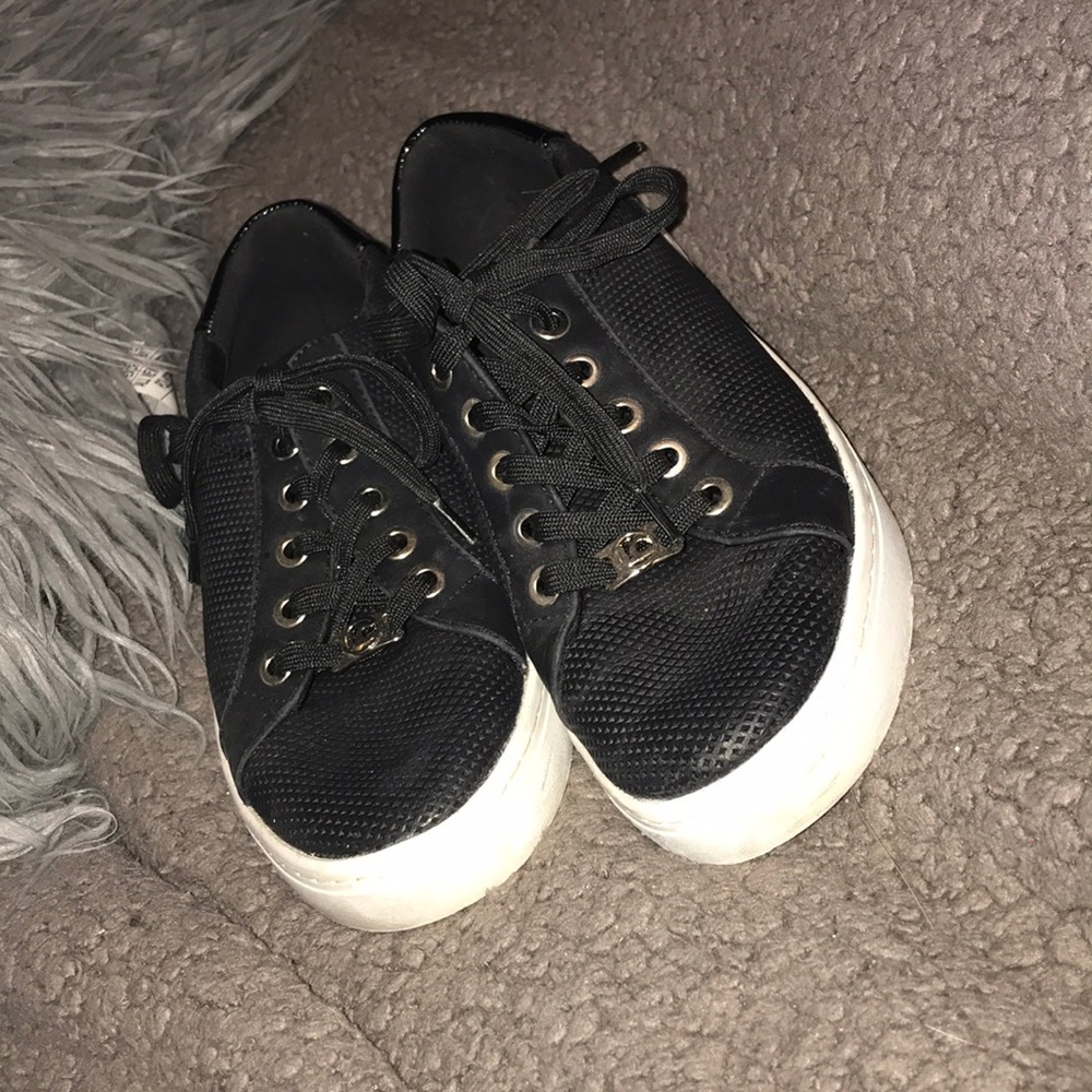 Liz Claiborne sneakers size 6!